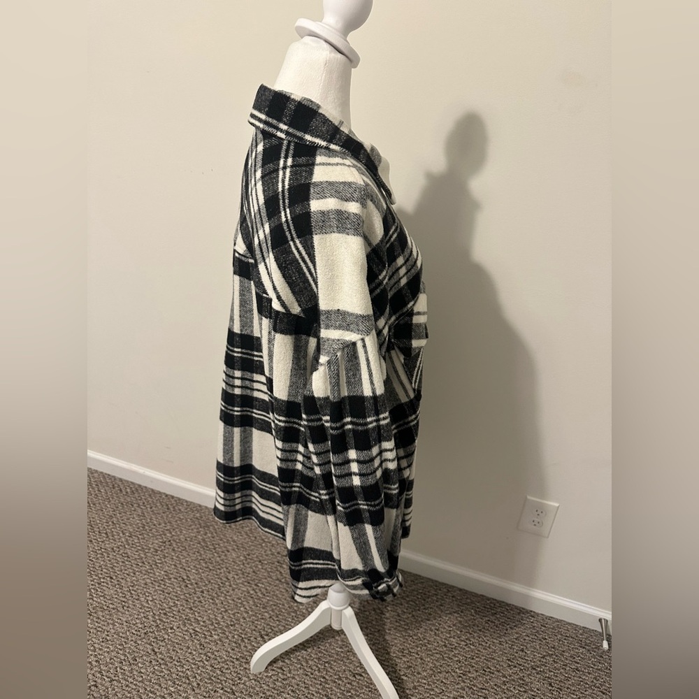 Black Tape Black and White Plaid Shacket Size 2X - Picture 4 of 6
